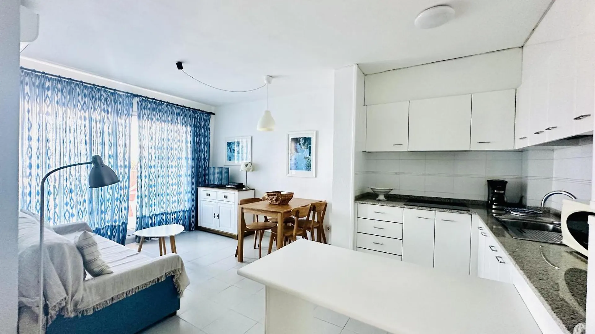 Appartement 2079 Rocmar 1 5-C, Excelente Situacion Frente Al Puerto Pesquero Y Con Vista A La Bahia. Ultima Planta Del Edificio. Gran Terraza. Gran Parking Publico Delante. - Es-258-56 à Roses