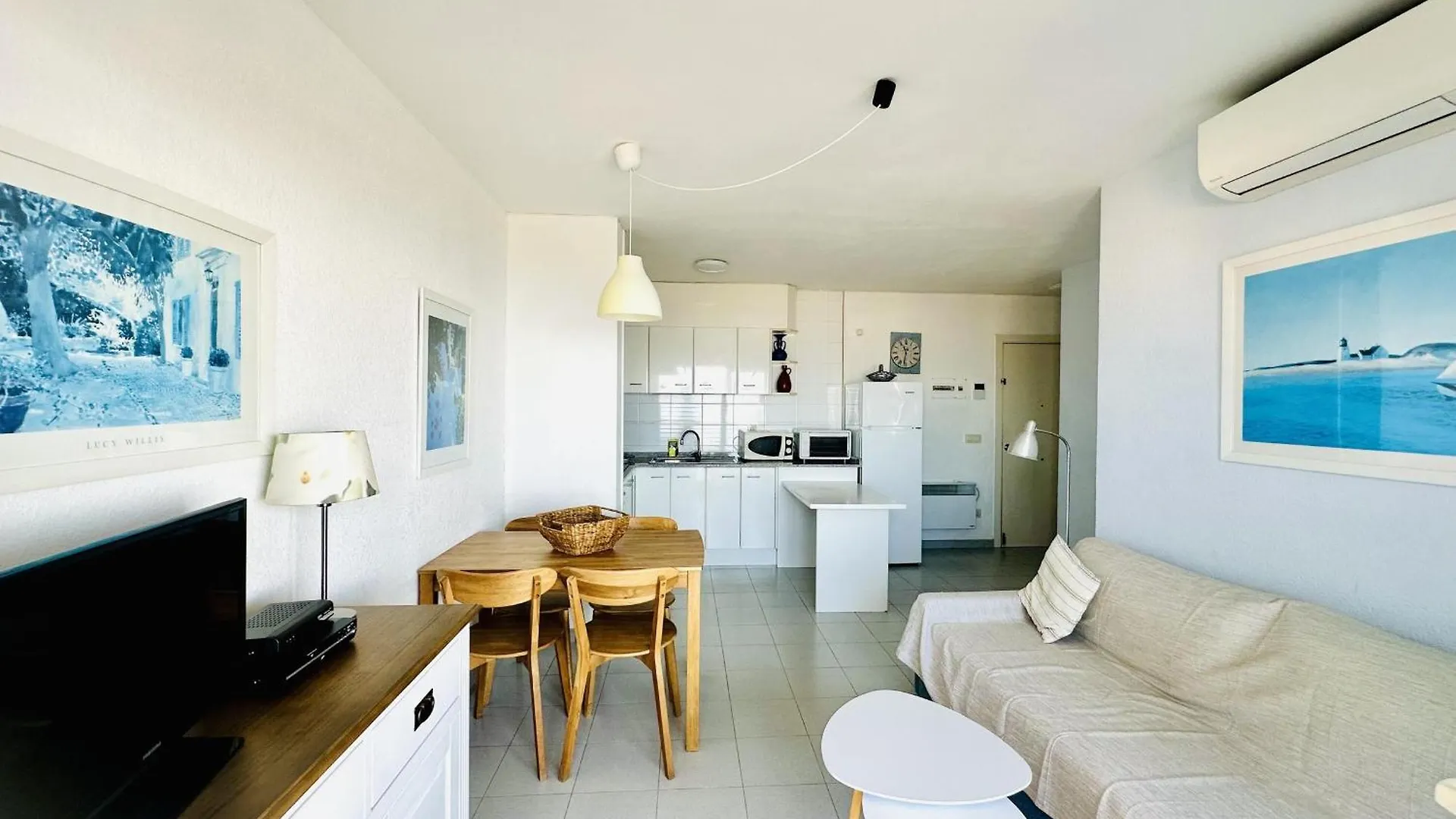 Appartement 2079 Rocmar 1 5-C, Excelente Situacion Frente Al Puerto Pesquero Y Con Vista A La Bahia. Ultima Planta Del Edificio. Gran Terraza. Gran Parking Publico Delante. - Es-258-56 à Roses Espagne