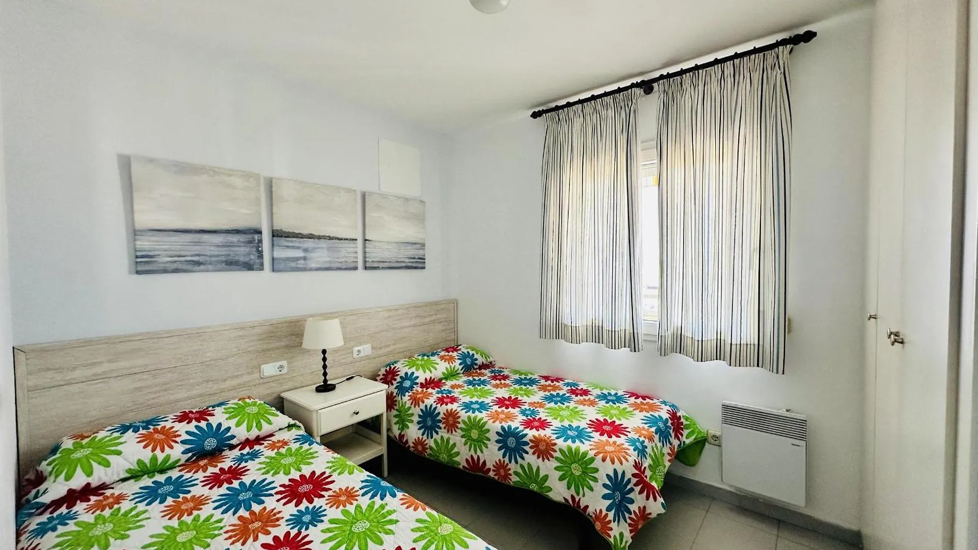 Appartement 2079 Rocmar 1 5-C, Excelente Situacion Frente Al Puerto Pesquero Y Con Vista A La Bahia. Ultima Planta Del Edificio. Gran Terraza. Gran Parking Publico Delante. - Es-258-56 à Roses